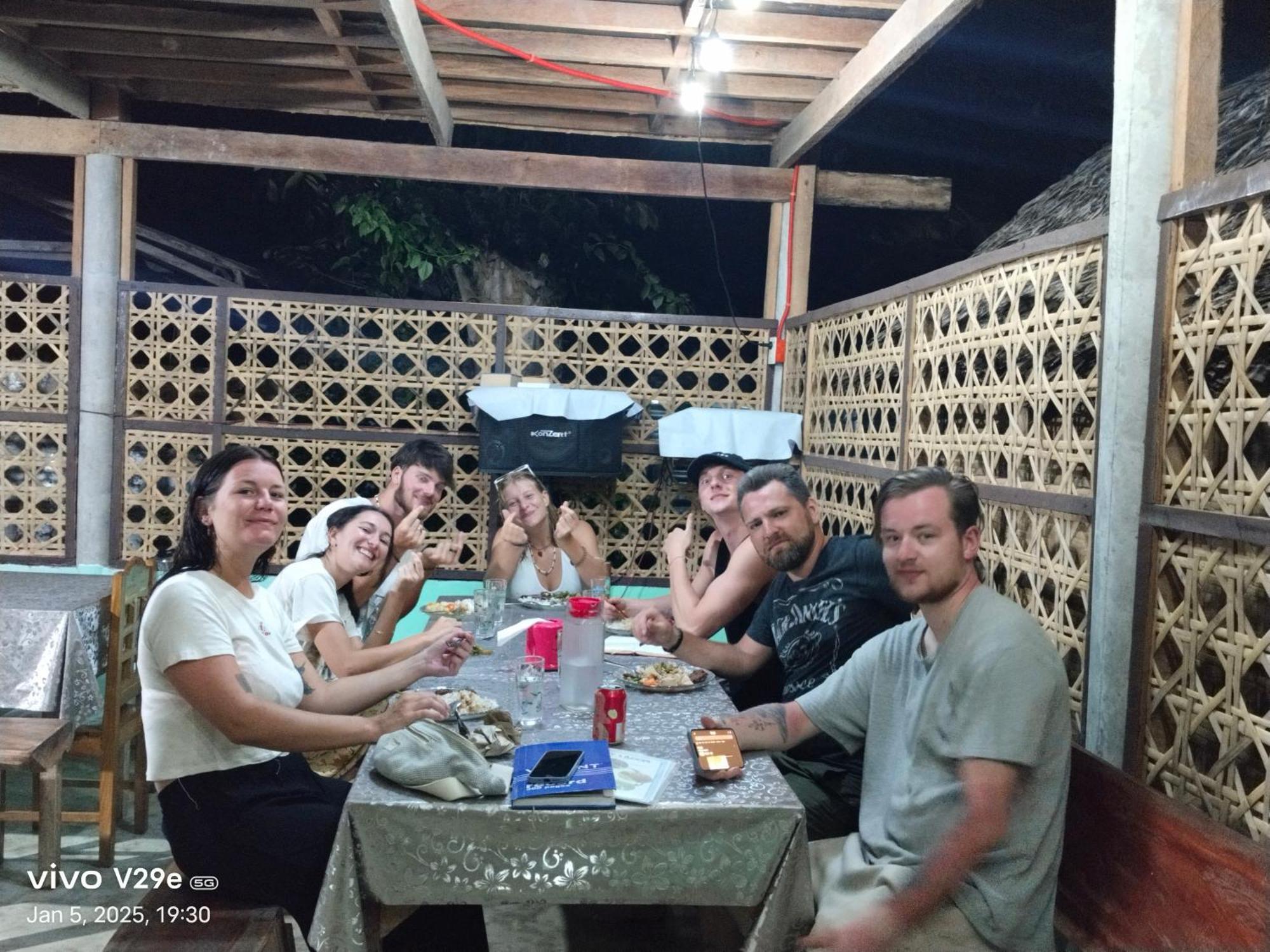Lhoyjean Garden Hostel Batuan Exteriör bild